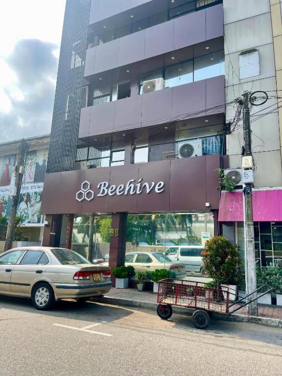 Beehive Colombo Hotel Bagian luar foto