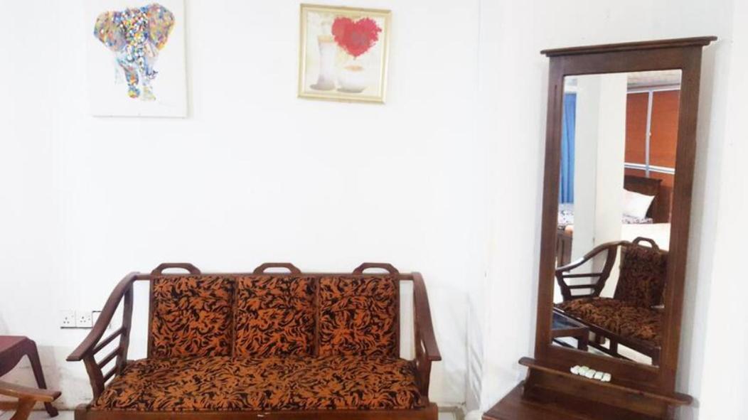 Beehive Colombo Hotel Bagian luar foto