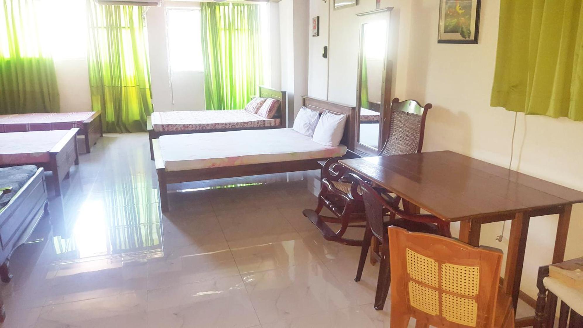 Beehive Colombo Hotel Bagian luar foto